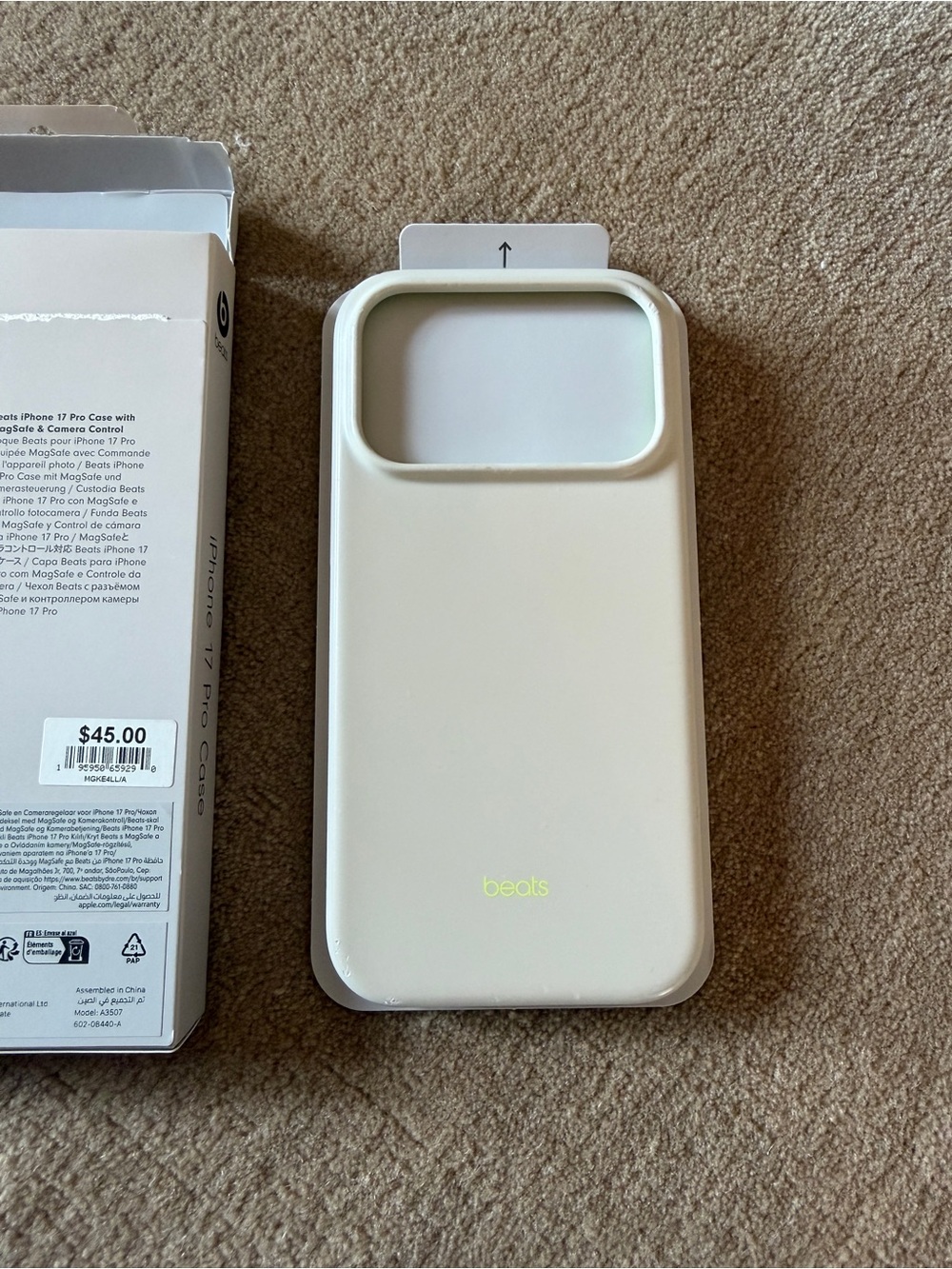 iPhone 17 Pro Beats Case - Picture 3 of 6